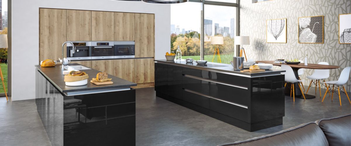 Halifax Natural Oak Ultragloss Black Kitchen